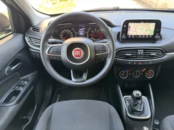 Fiat Tipo Station Wagon 2018 - 12900 EUR, 92385 km - AUTO.MOTO.pt - 92385km - foto 9 de 25