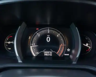 Renault Mégane Sport Tourer 2018 - 15990 EUR, 126740 km - AUTO.MOTO.pt - 126740km - foto 31 de 65