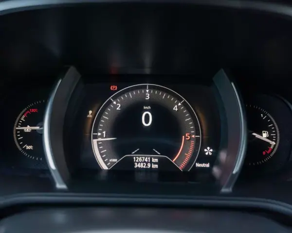Renault Mégane Sport Tourer 2018 - 15990 EUR, 126740 km - AUTO.MOTO.pt - 126740km - foto 31 de 65