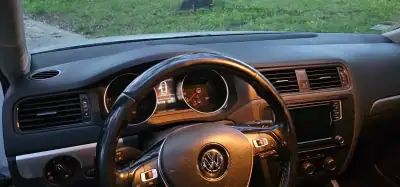 Volkswagen Jetta 2017 - 8990 EUR, 260000 km - AUTO.MOTO.pt - 260000km - foto 5 de 56