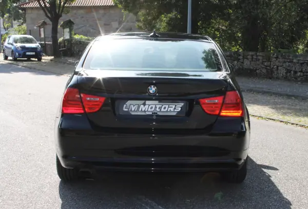 BMW 318 2010 - 10000 EUR, 254000 km - 254000km - foto 8 de 35