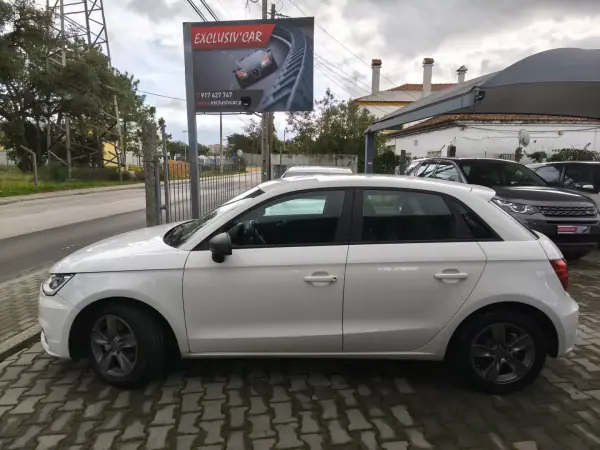 Audi A1 Sportback 2015 - 10900 EUR, 221000 km - AUTO.MOTO.pt - 221000km - foto 4 de 10
