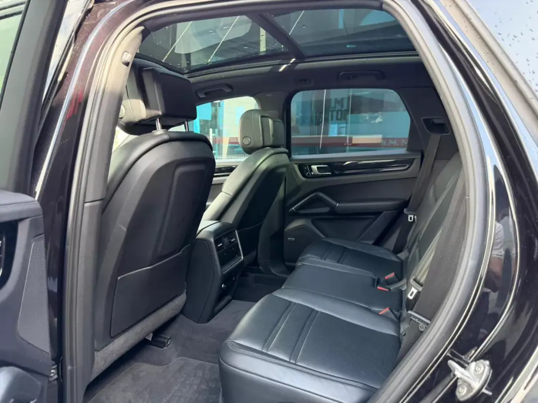 Porsche Cayenne 2018 - 65900 EUR, 138000 km - AUTO.MOTO.pt - 138000km - foto 13 de 15