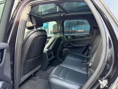 Porsche Cayenne 2018 - 65900 EUR, 138000 km - AUTO.MOTO.pt - 138000km - foto 13 de 15