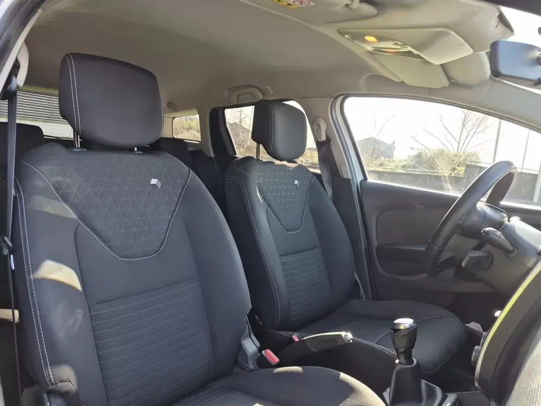 Renault Clio Sport Tourer 2018 - 11250 EUR, 87756 km - AUTO.MOTO.pt - 87756km - foto 12 de 30