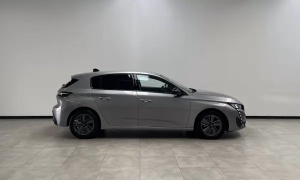 Peugeot 308 2023 - 15900 EUR, 50000 km - 50000km - foto 8 de 18