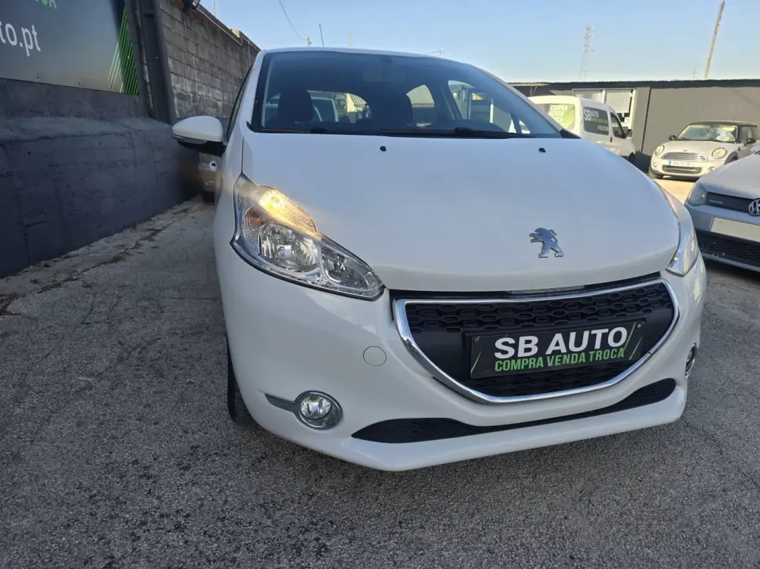 Peugeot 208 2014 - 7250 EUR, 157000 km - 157000km - foto 21 de 23