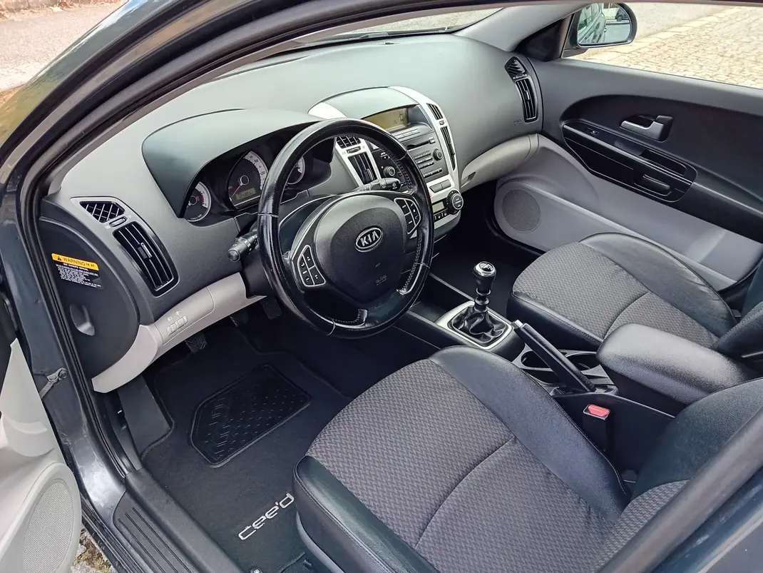 Kia Ceed SW 2009 - 5750 EUR, 130000 km - AUTO.MOTO.pt - 130000km - foto 9 de 12