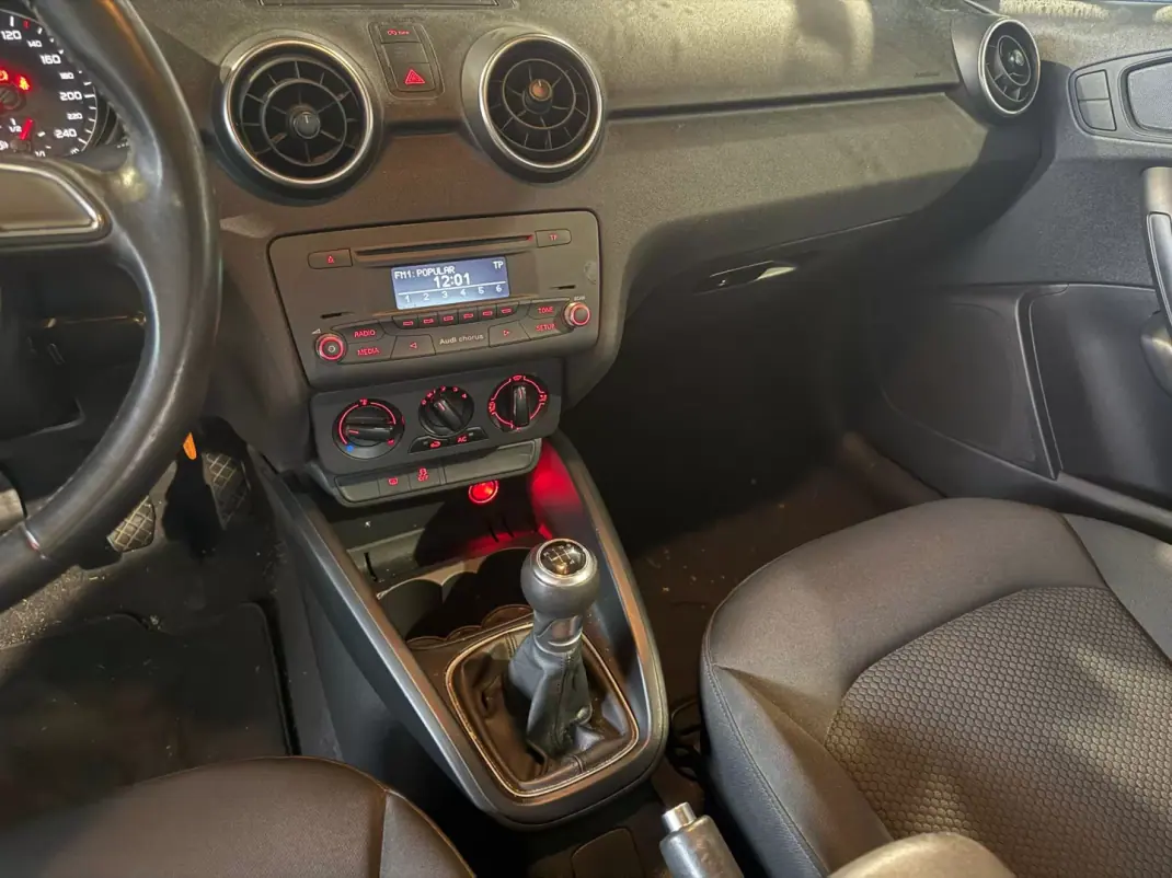 Audi A1 2011 - 10895 EUR, 86000 km - AUTO.MOTO.pt - 86000km - foto 13 de 16