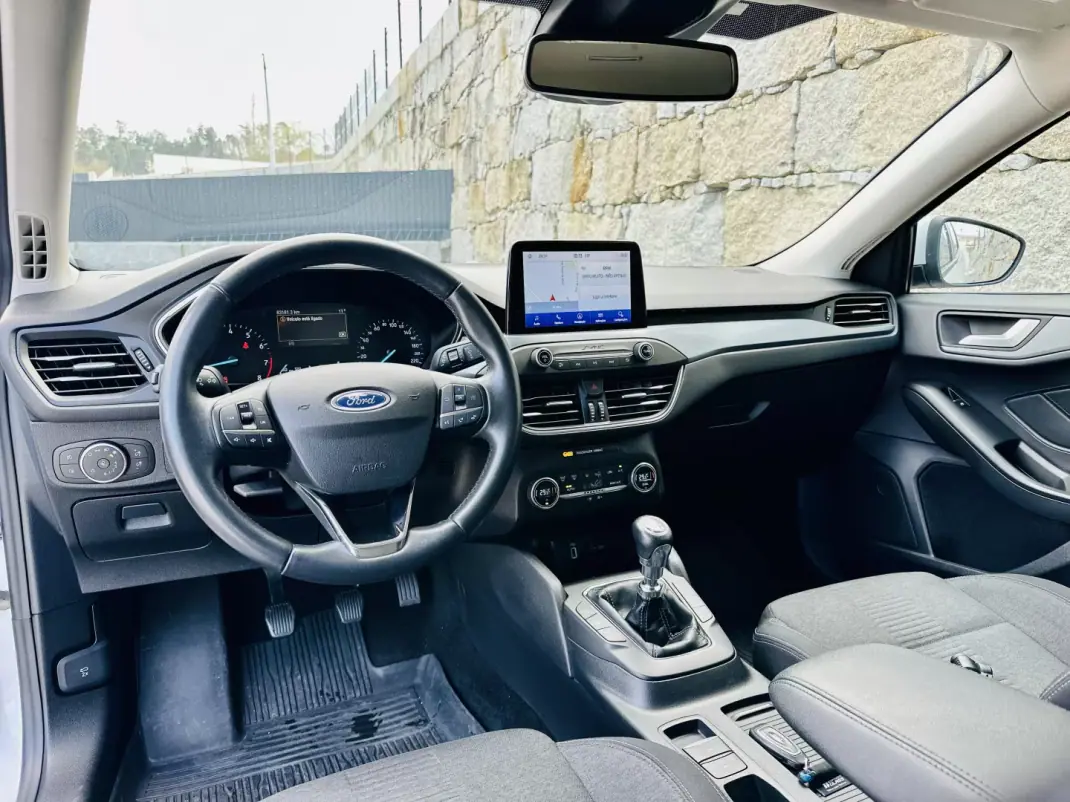 Ford Focus 2019 - 13990 EUR, 83000 km - AUTO.MOTO.pt - 83000km - foto 25 de 51
