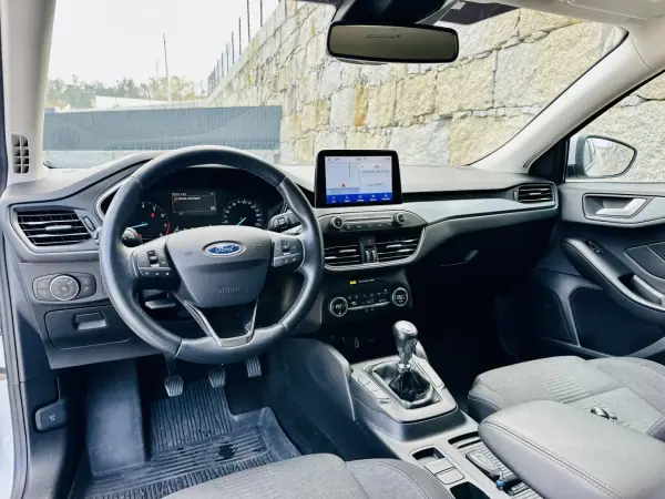 Ford Focus 2019 - 13990 EUR, 83000 km - AUTO.MOTO.pt - 83000km - foto 25 de 51
