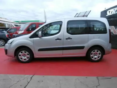 Peugeot Partner 2016 - 12900 EUR, 211456 km - AUTO.MOTO.pt - 211456km - foto 5 de 31