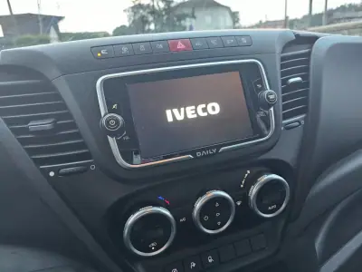 Iveco Daily 35 S14 2.3 D PLATAFORMA 2023 - 24999 EUR, 110000 km - AUTO.MOTO.pt - 110000km - foto 12 de 17