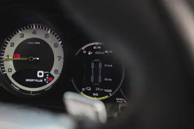 Porsche Panamera Sport Turismo 2019 - 69880 EUR, 97640 km - AUTO.MOTO.pt - 97640km - foto 49 de 71