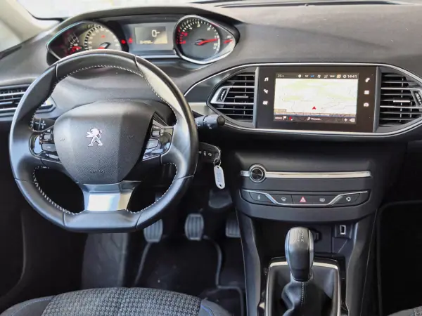 Peugeot 308 SW 2018 - 11900 EUR, 154998 km - AUTO.MOTO.pt - 154998km - foto 10 de 13