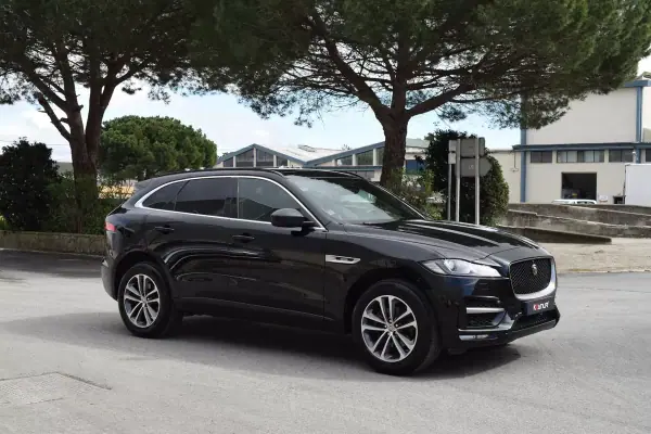 Jaguar F-Pace 2017 - 22500 EUR, 145545 km - AUTO.MOTO.pt - 145545km - foto 13 de 57