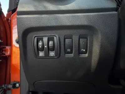 Renault Captur 2016 - 11900 EUR, 102000 km - AUTO.MOTO.pt - 102000km - foto 37 de 50