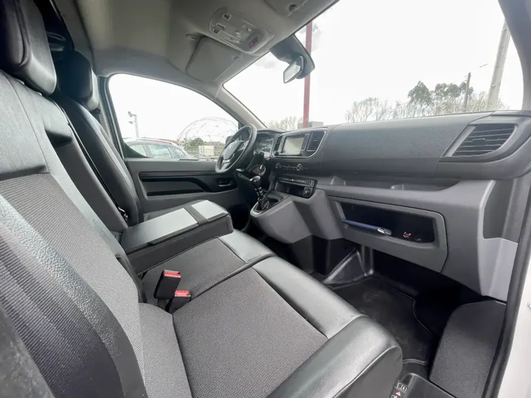 Peugeot Expert 1.5 BlueHdi L2H1 Pro Standard 2019 - 16750 EUR, 141859 km - AUTO.MOTO.pt - 141859km - foto 18 de 18