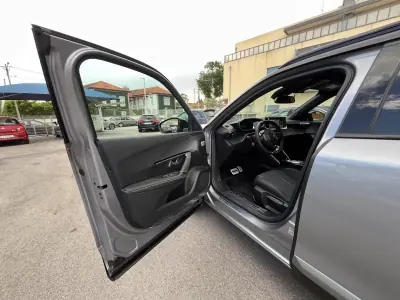 Peugeot e-2008 2025 - 32950 EUR, 80 km - AUTO.MOTO.pt - 80km - foto 28 de 68