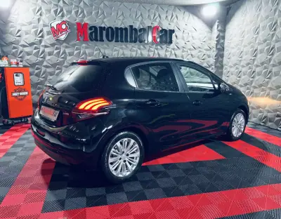 Peugeot 208 2017 - 8990 EUR, 100342 km - AUTO.MOTO.pt - 100342km - foto 3 de 33