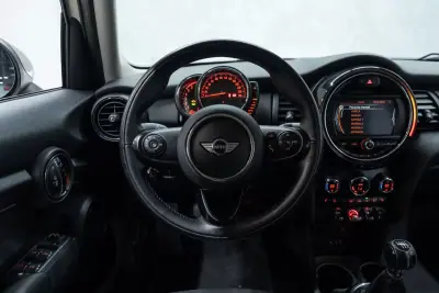 MINI 5 Portas 2017 - 14950 EUR, 89000 km - AUTO.MOTO.pt - 89000km - foto 18 de 36