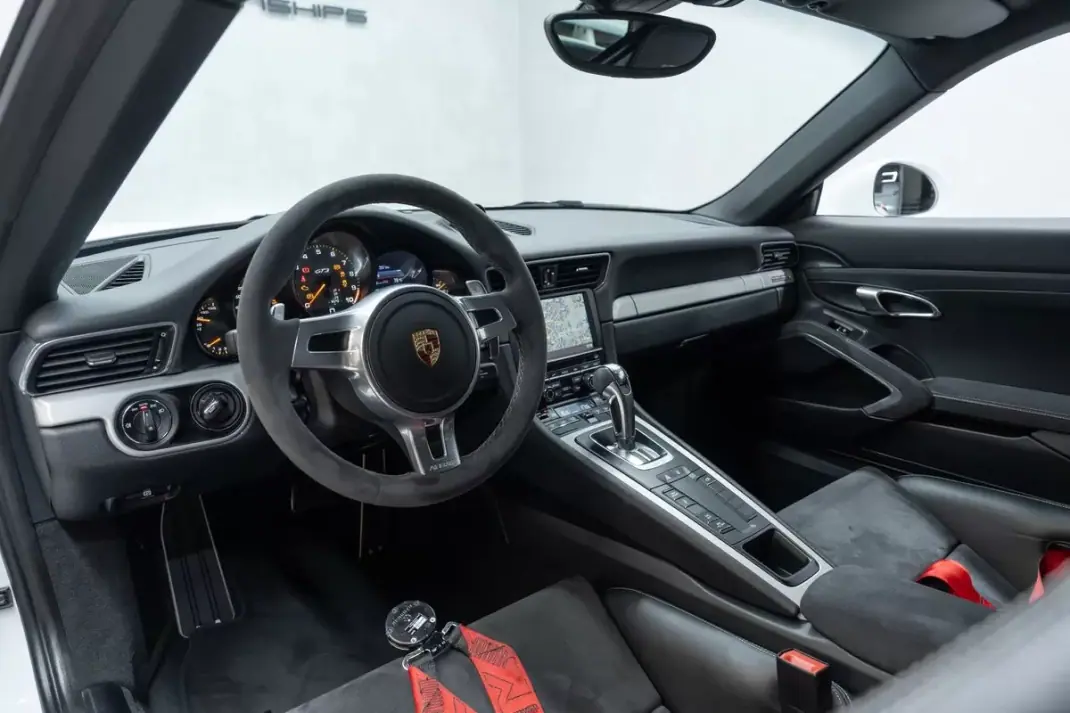 Porsche 991 2014 - 139950 EUR, 41000 km - AUTO.MOTO.pt - 41000km - foto 17 de 38