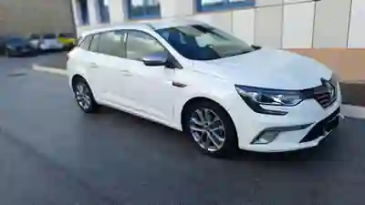 Renault Mégane 2018 - 12000 EUR, 124500 km - AUTO.MOTO.pt - 124500km - foto 2 de 17