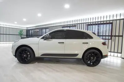 Porsche Cayenne 2015 - 41000 EUR, 200000 km - AUTO.MOTO.pt - 200000km - foto 2 de 8