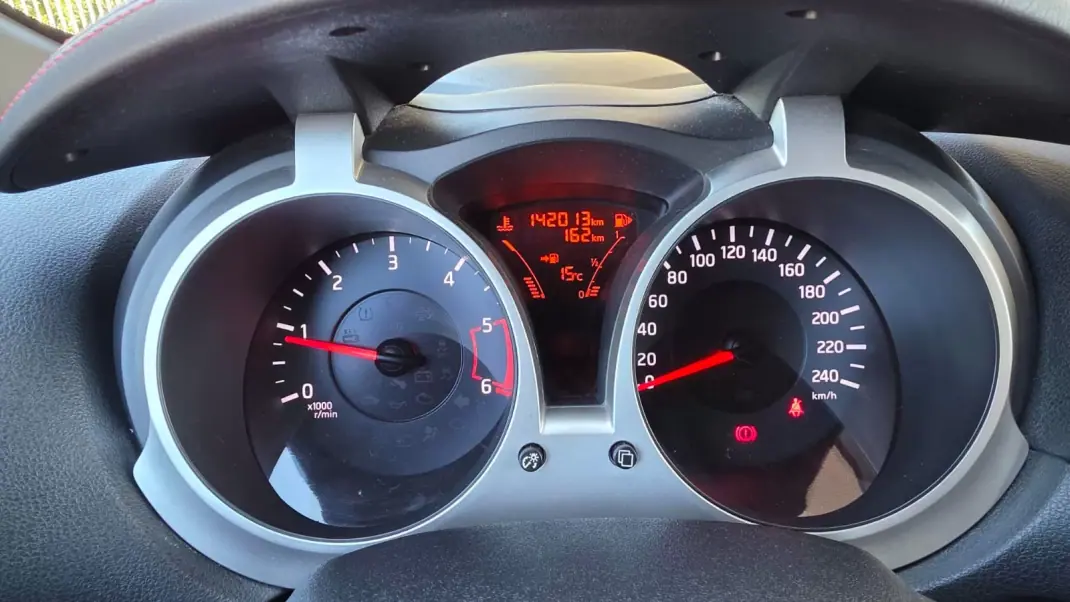 Nissan Juke 2015 - 12990 EUR, 142000 km - AUTO.MOTO.pt - 142000km - foto 17 de 30