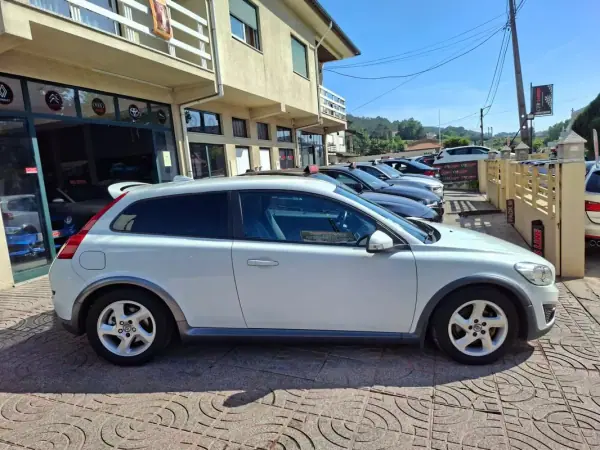 Volvo C30 2011 - 8900 EUR, 199999 km - AUTO.MOTO.pt - 199999km - foto 6 de 29