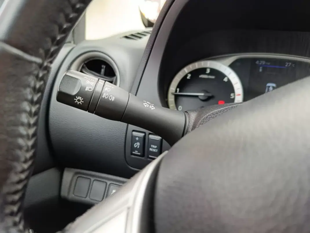 Nissan Navara 2021 - 33900 EUR, 151424 km - 151424km - foto 6 de 27
