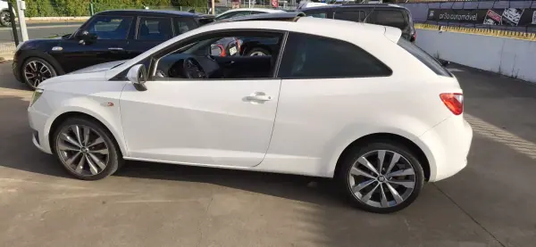SEAT Ibiza 2017 - 13500 EUR, 90316 km - AUTO.MOTO.pt - 90316km - foto 2 de 9