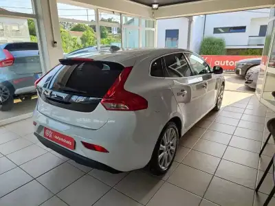 Volvo V40 2013 - 8350 EUR, 298100 km - AUTO.MOTO.pt - 298100km - foto 10 de 33