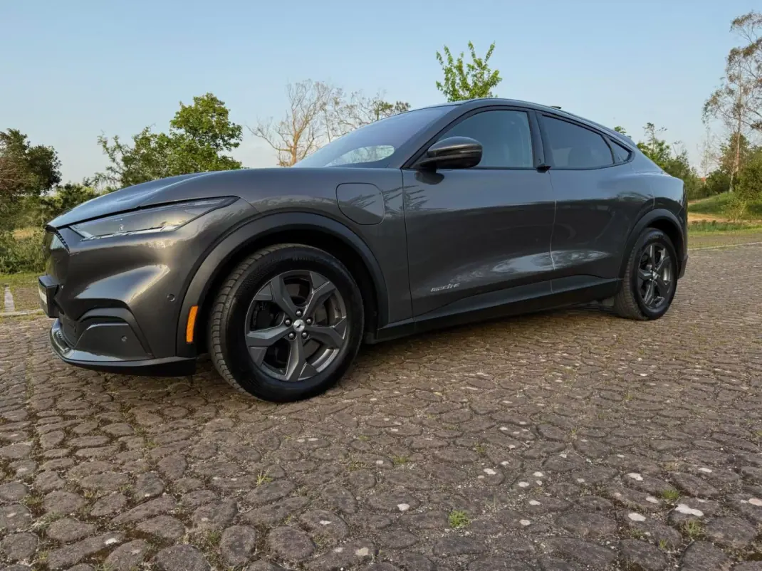 Ford Mustang Mach-E 2022 - 25900 EUR, 139000 km - AUTO.MOTO.pt - 139000km - foto 3 de 19