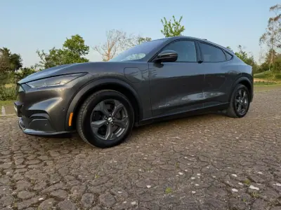 Ford Mustang Mach-E 2022 - 25900 EUR, 139000 km - AUTO.MOTO.pt - 139000km - foto 3 de 19