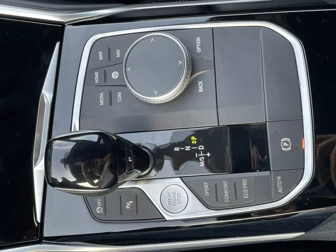 BMW 320 2022 - 34900 EUR, 136000 km - AUTO.MOTO.pt - 136000km - foto 9 de 14