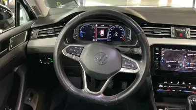 Volkswagen Passat Variant 2020 - 18999 EUR, 132121 km - AUTO.MOTO.pt - 132121km - foto 8 de 13