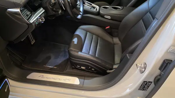 Porsche Panamera Sport Turismo 2024 - 119900 EUR, 45564 km - AUTO.MOTO.pt - 45564km - foto 43 de 63