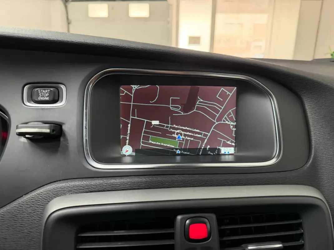 Volvo V40 2015 - 10990 EUR, 187405 km - AUTO.MOTO.pt - 187405km - foto 12 de 18