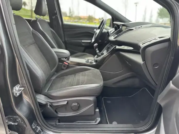 Ford Kuga 2017 - 15450 EUR, 78000 km - AUTO.MOTO.pt - 78000km - foto 37 de 60
