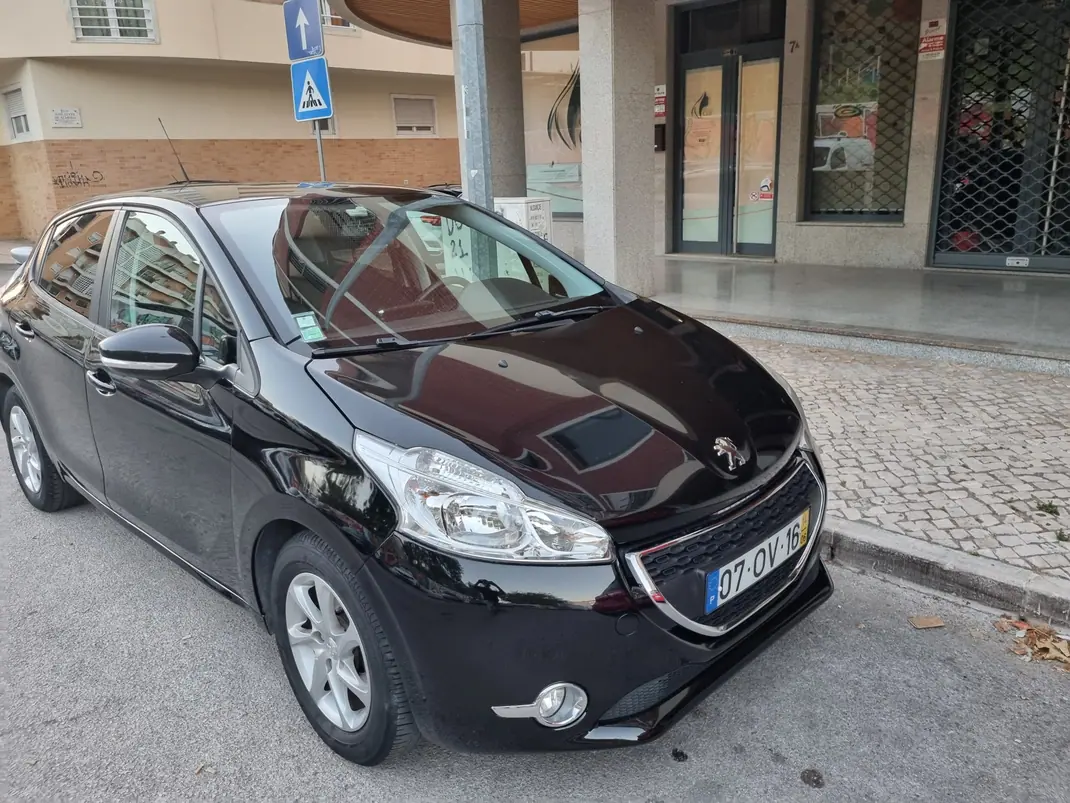 Peugeot 208 2014 - 6500 EUR, 81000 km - 81000km - foto 5 de 6