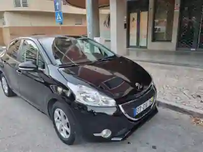 Peugeot 208 2014 - 6500 EUR, 81000 km - 81000km - foto 5 de 6