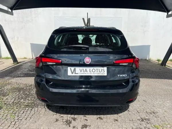 Fiat Tipo Station Wagon 2018 - 7850 EUR, 200000 km - AUTO.MOTO.pt - 200000km - foto 4 de 12