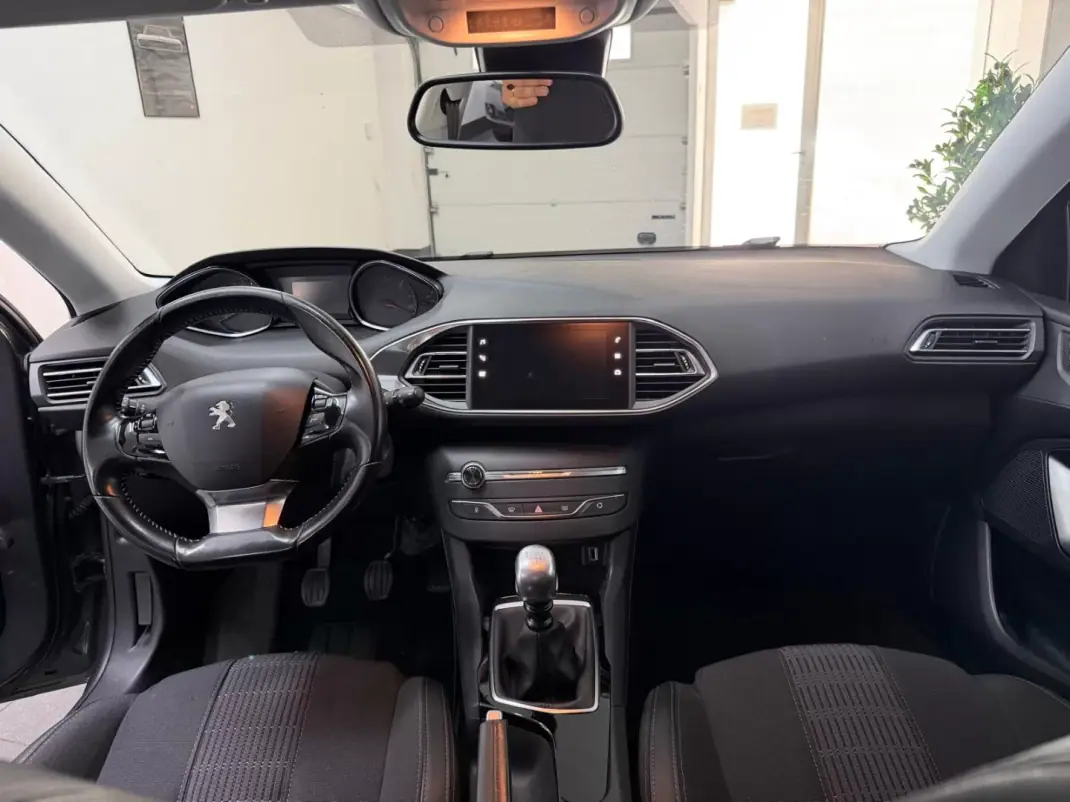 Peugeot 308 2017 - 11990 EUR, 112000 km - 112000km - foto 7 de 19