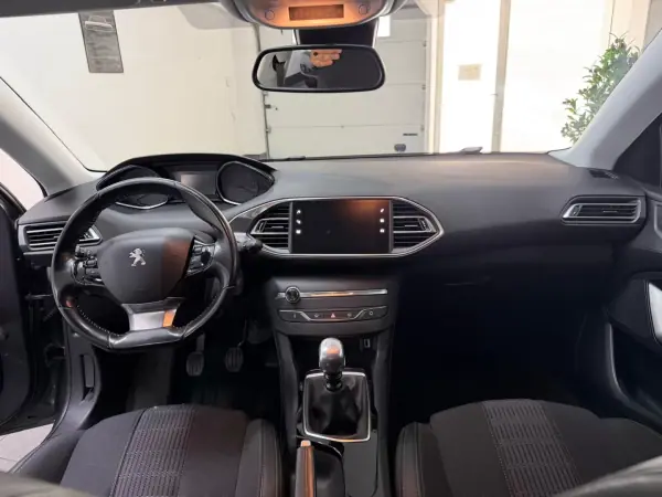 Peugeot 308 2017 - 11990 EUR, 112000 km - 112000km - foto 7 de 19