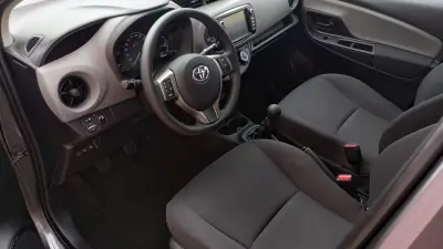 Toyota Yaris 2018 - 12500 EUR, 68000 km - AUTO.MOTO.pt - 68000km - foto 9 de 24
