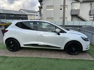 Renault Clio 2018 - 10900 EUR, 138929 km - AUTO.MOTO.pt - 138929km - foto 16 de 46