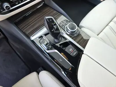 BMW 520 2019 - 30990 EUR, 98500 km - AUTO.MOTO.pt - 98500km - foto 27 de 44