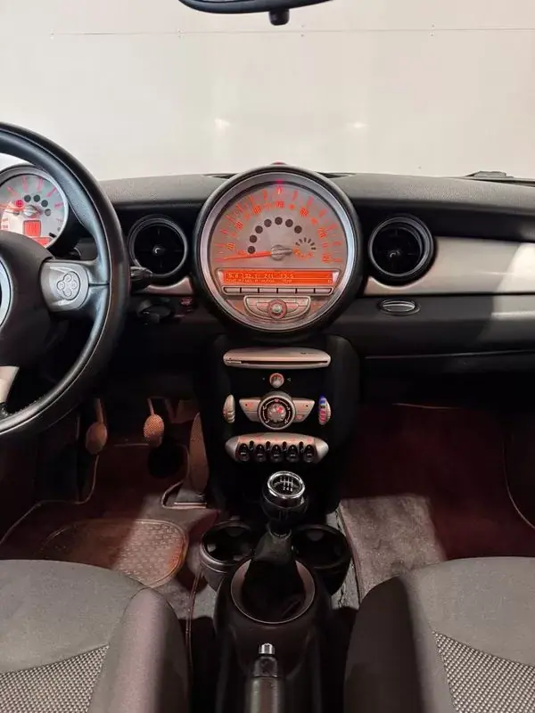 MINI 3 Portas 2010 - 8900 EUR, 211000 km - AUTO.MOTO.pt - 211000km - foto 20 de 33