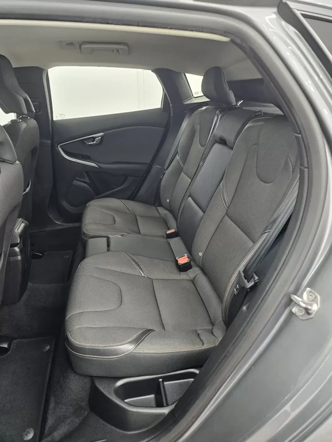 Volvo V40 Cross Country 2018 - 15000 EUR, 106816 km - 106816km - foto 35 de 40